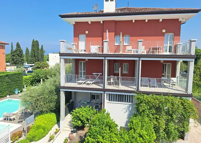 Vialeromadodici Rooms & Apartments