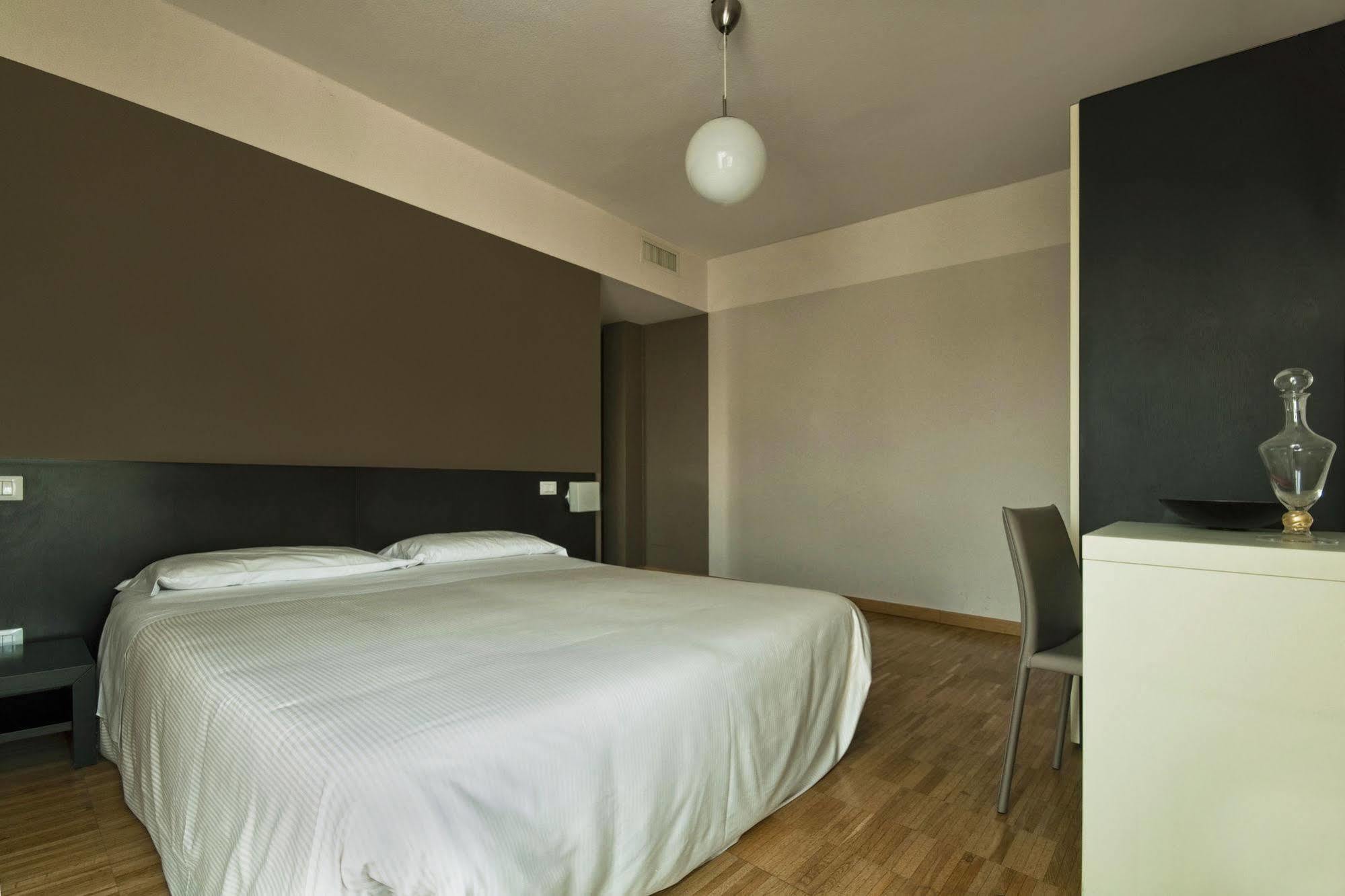 Affittacamere Vialeromadodici Rooms&apartments Lazise